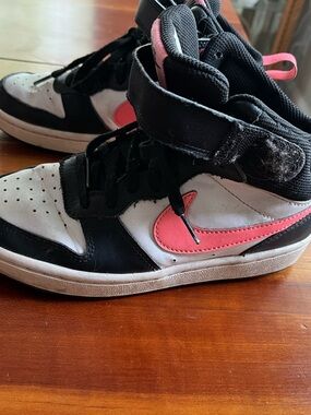 Kids Nike High-Top Sneakers in Black, White & Pink CD7782-005